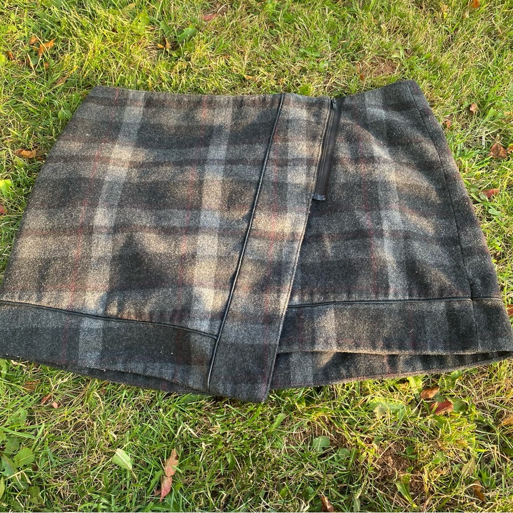 Smart Set Plaid Mini Skirt Gray Black Wraparound Asymmetrical Front Zipper